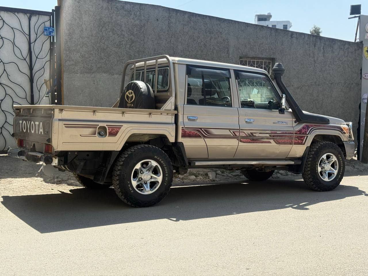 2018 Model-Toyota Land Cruiser Double Cab