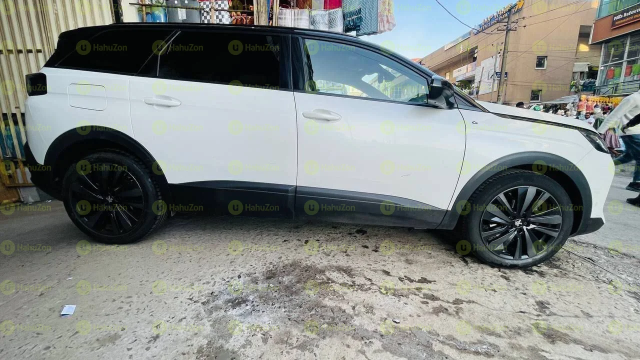 2022 Model-Peugeot 5008 GT line