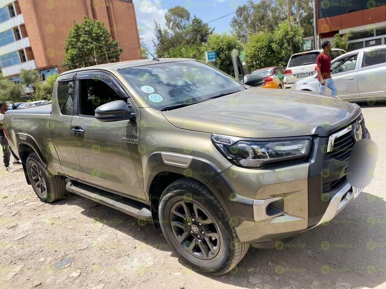 2021 Model-Toyota Hilux Invincible