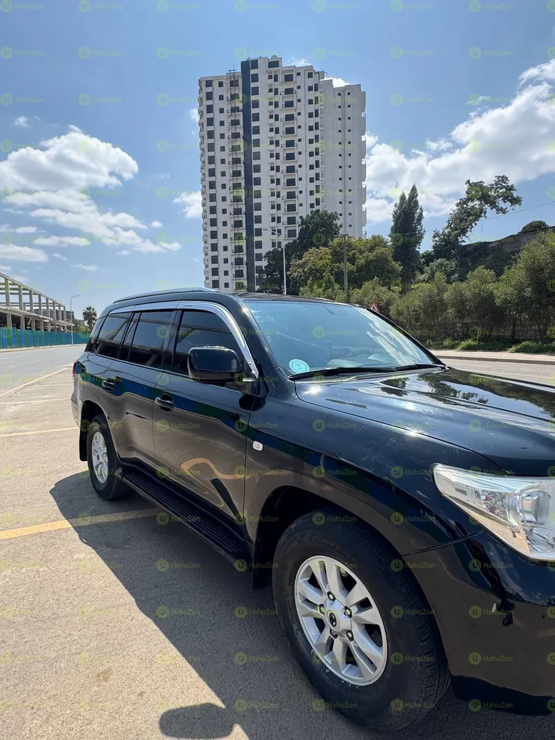 2010 Model-Toyota Land Cruiser V8