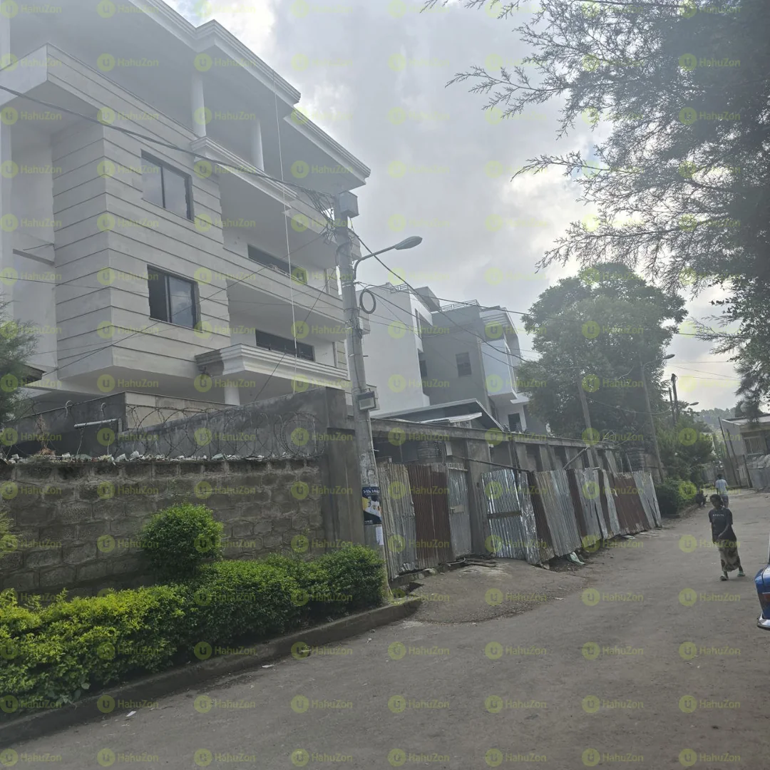 450 ካሬ የሚሸጥ G+3 ቤት በመገናኛ