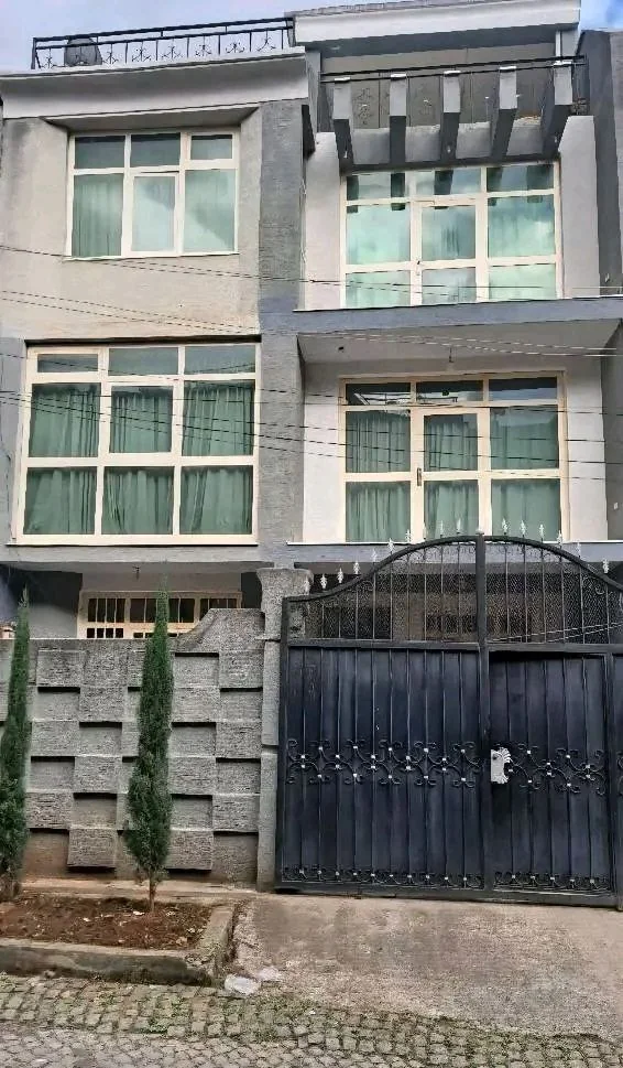 94 ካሬ የሚሸጥ G+2+ቴራስ ቤት በፍየል ቤት