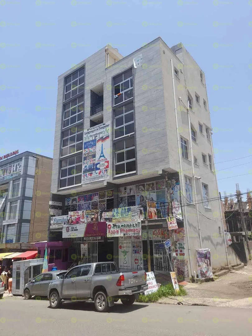 250 ካሬ የሚሸጥ G+5 ህንጻ በላፍቶ