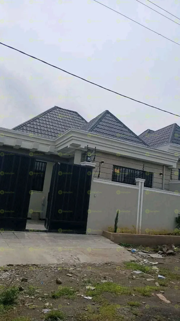 153 ካሬ የሚሸጥ ቪላ ቤት በሰሚት