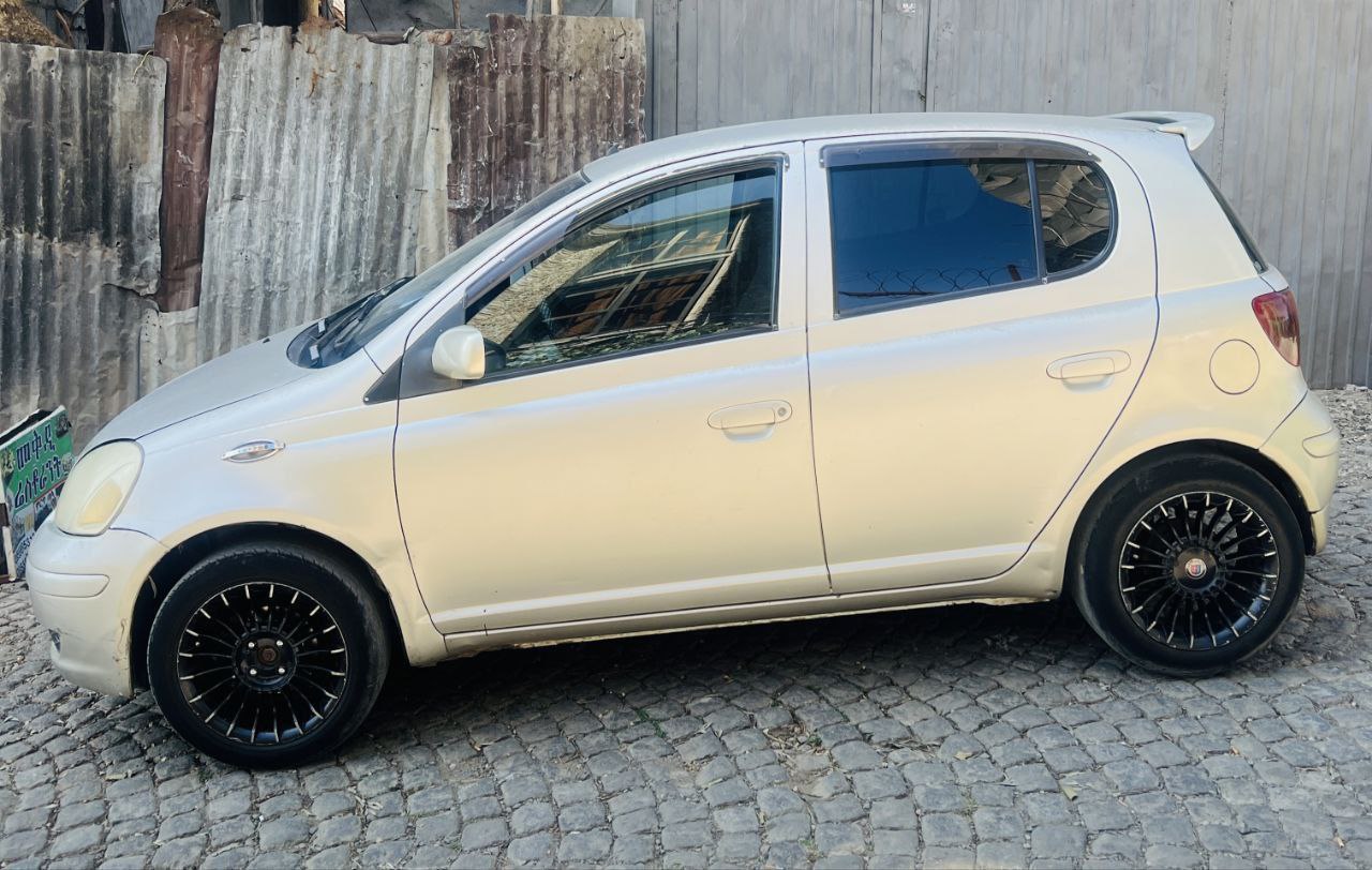 2002 Model-Toyota Vitz