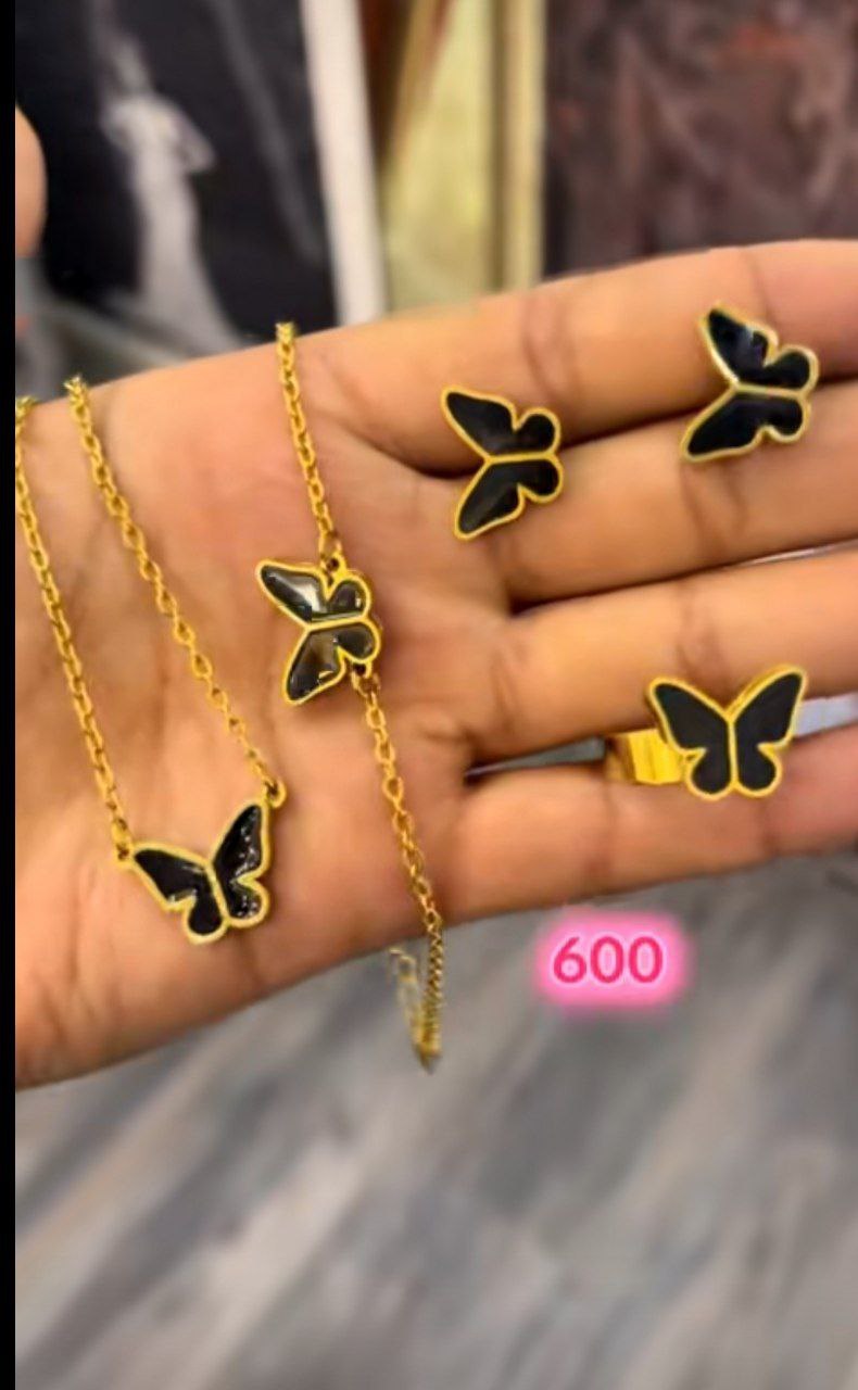 4 ፒስ የአንገትና የጆሮ ጌጥ