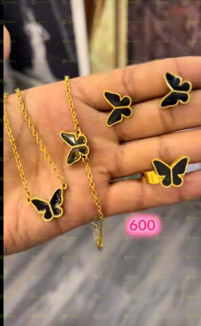 4 ፒስ የአንገትና የጆሮ ጌጥ