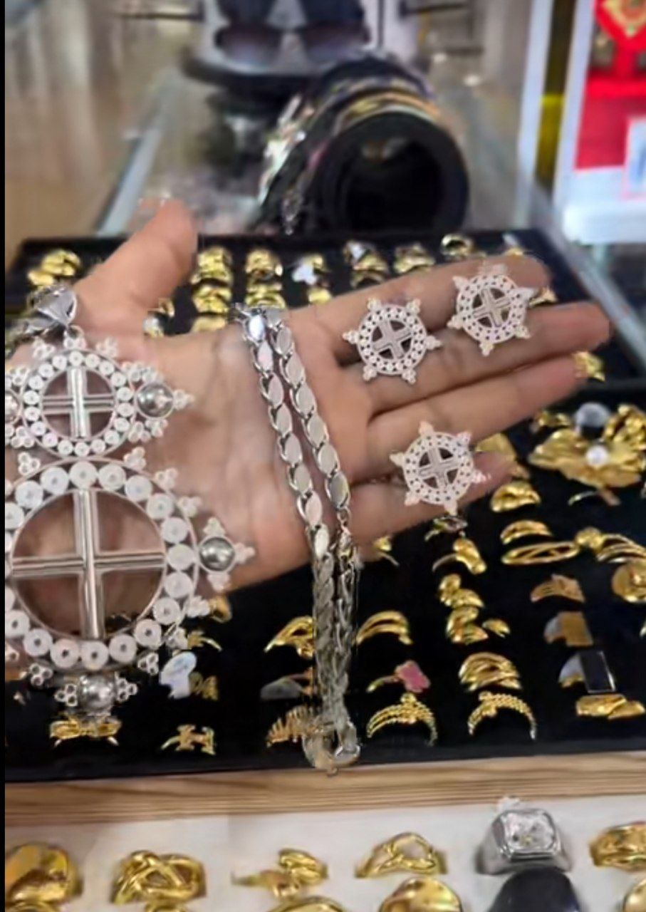 4 ፒስ የአንገትና የጆሮ ጌጥ