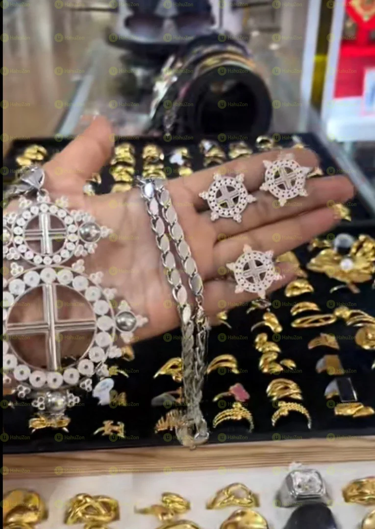 4 ፒስ የአንገትና የጆሮ ጌጥ