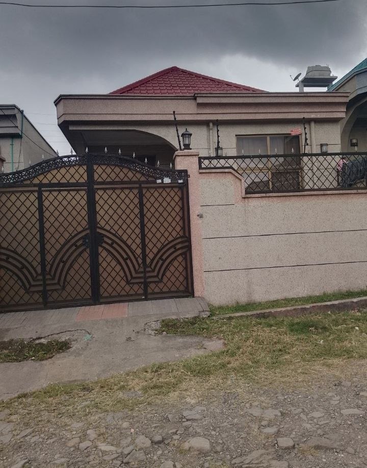 165 ካሬ የሚሸጥ ቪላ ቤት በሰሚት