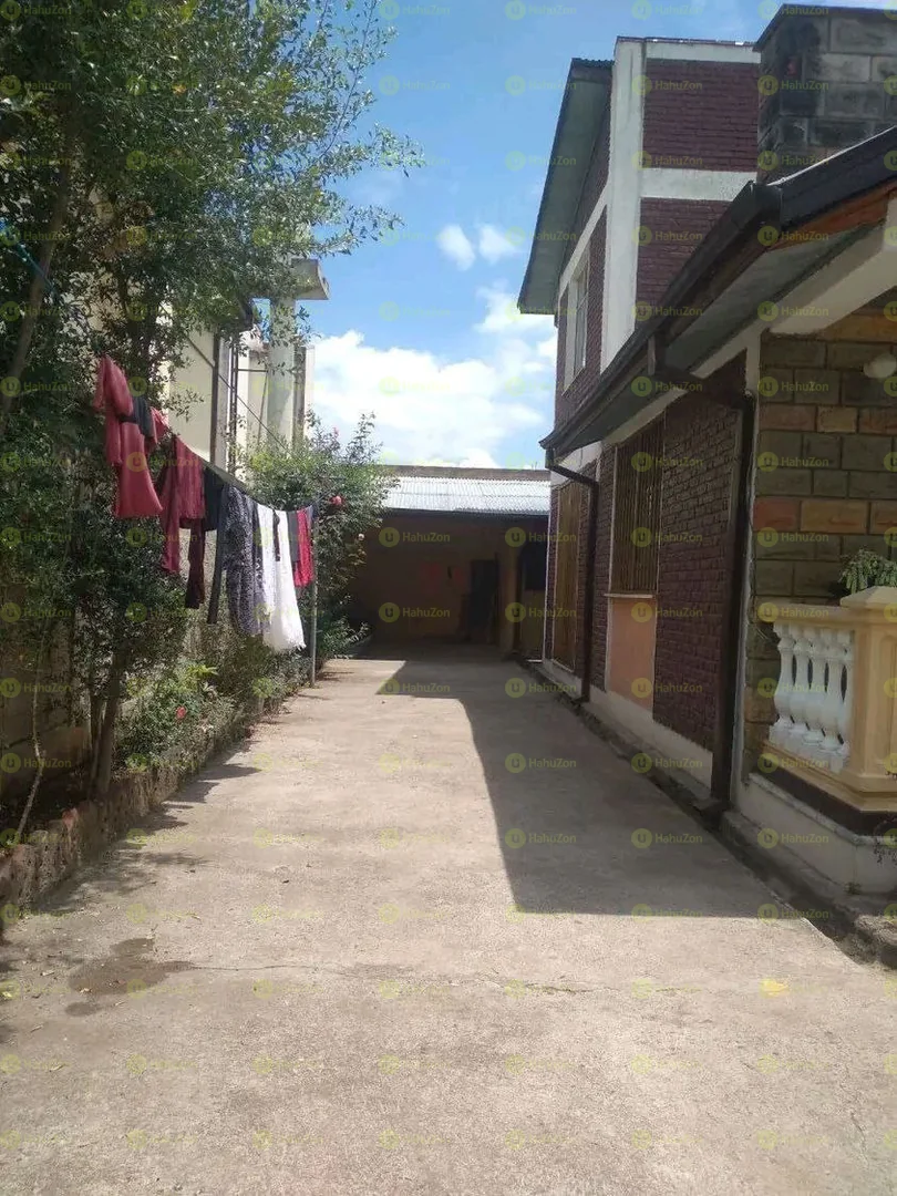 300 ካሬ የሚሸጥ G+1 ቤት በአያት ዞን