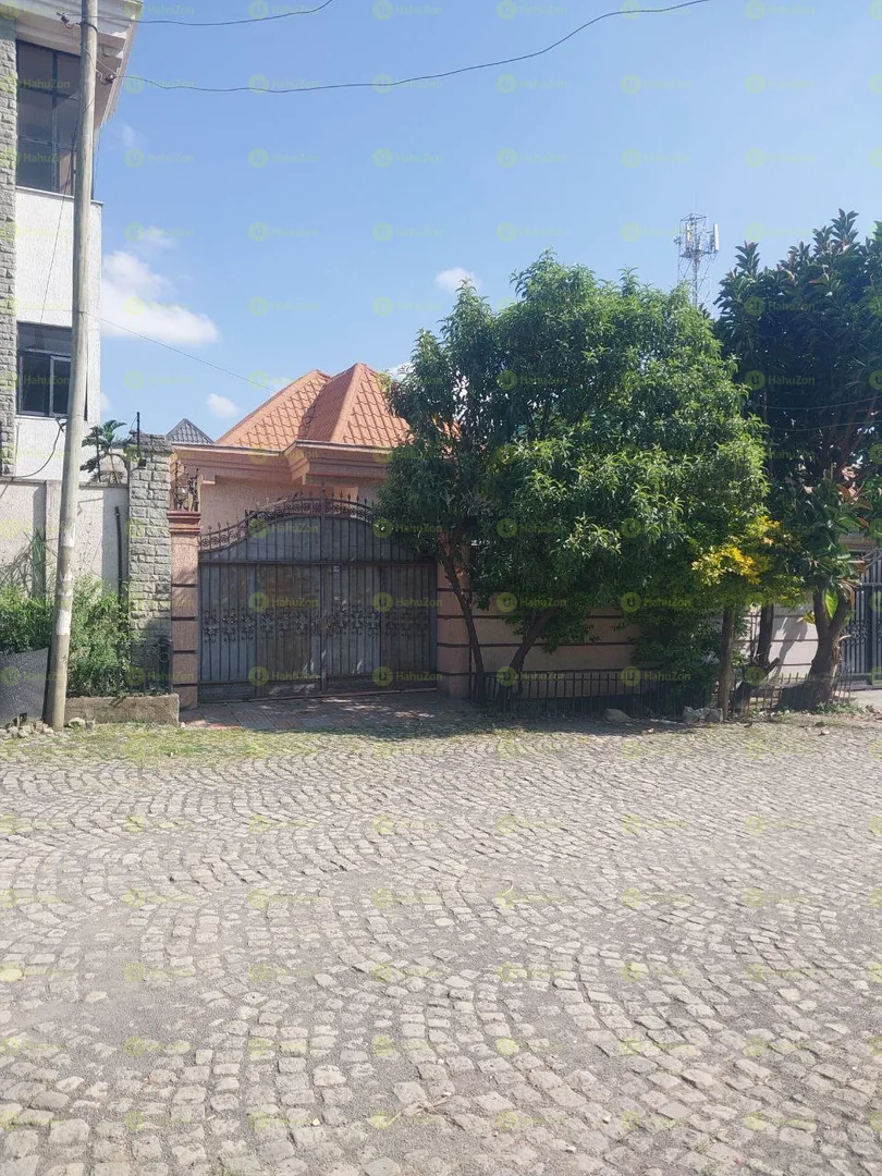 165 ካሬ የሚሸጥ ቪላ ቤት በሰሚት