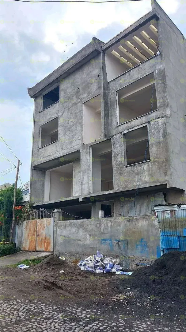 200 ካሬ የሚሸጥ G+3 ቤት በአያት