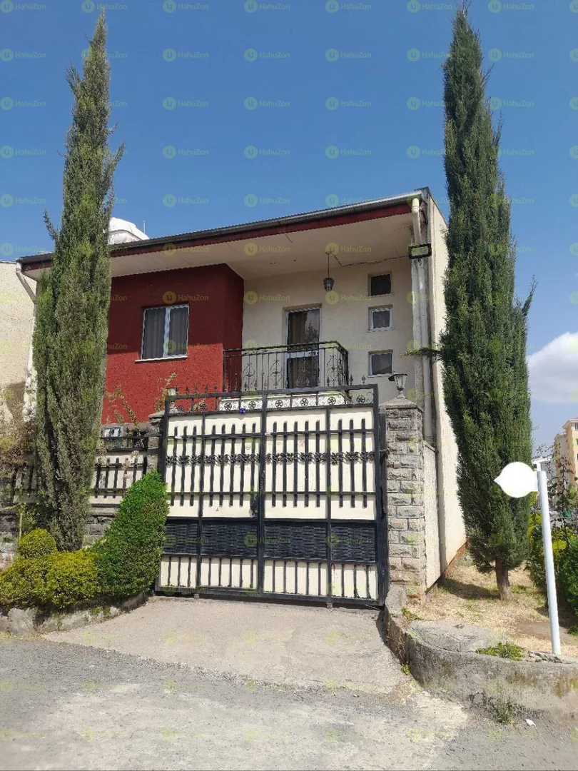 175 ካሬ የሚሸጥ G+1 ቤት በሴንሻይን ግቢ ውስጥ