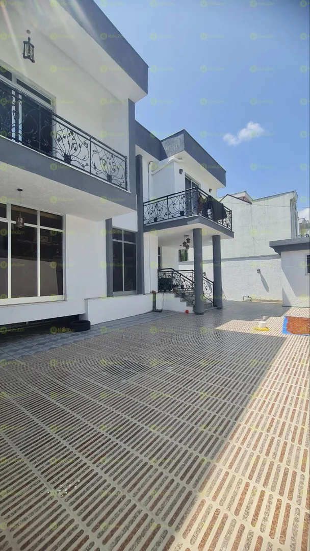 300 ካሬ የሚሸጥ B+G+1 በአያት