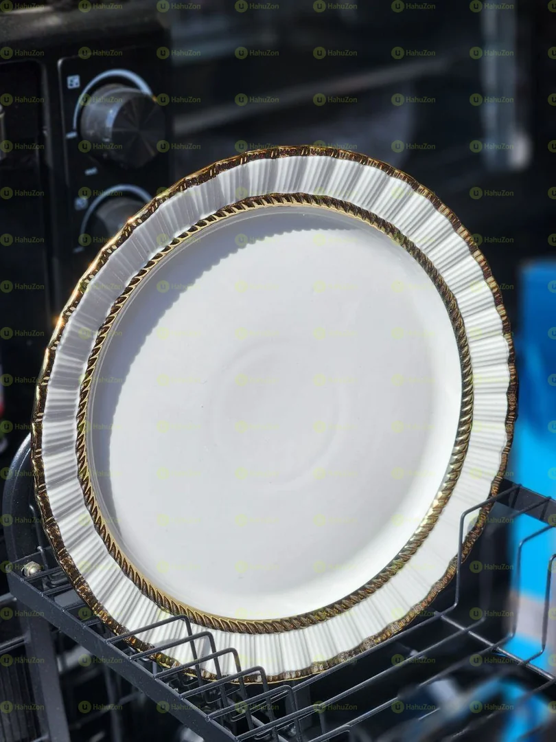 ለየት ያሉ ጎልደን ተች መመገቢያ ሳህን