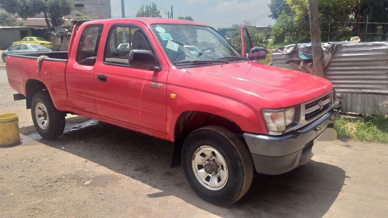 1999 Model-Toyota Hilux Xcab 2LT