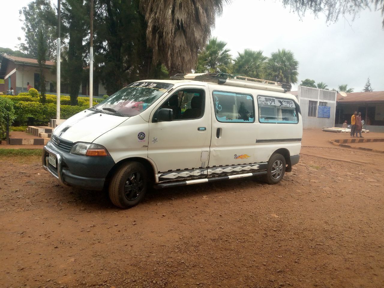2006 Model-Toyota Hiace Dolpine