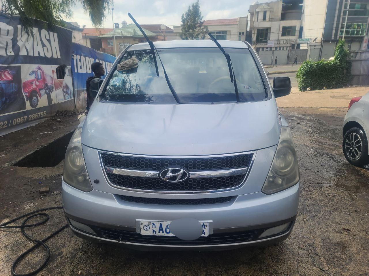 2009 Model-Hyundai  H1