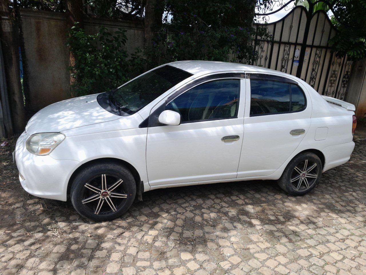 2005 Model-Toyota Platz