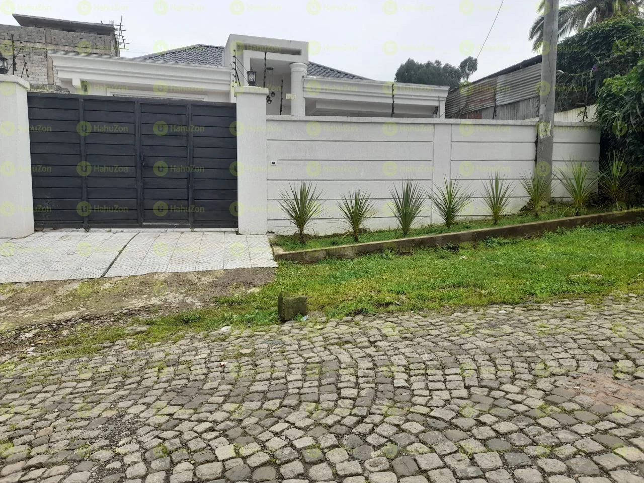 305 ካሬ የሚሸጥ ቪላ ቤት በፈረንሳይ