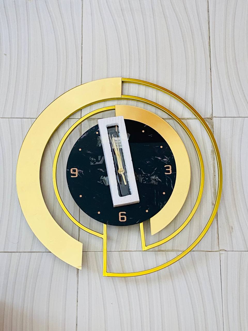 Circle Metal Wall Clock for Living Room