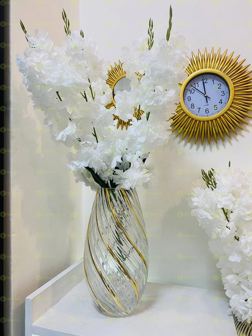 Table Center Clear Vase and Flower