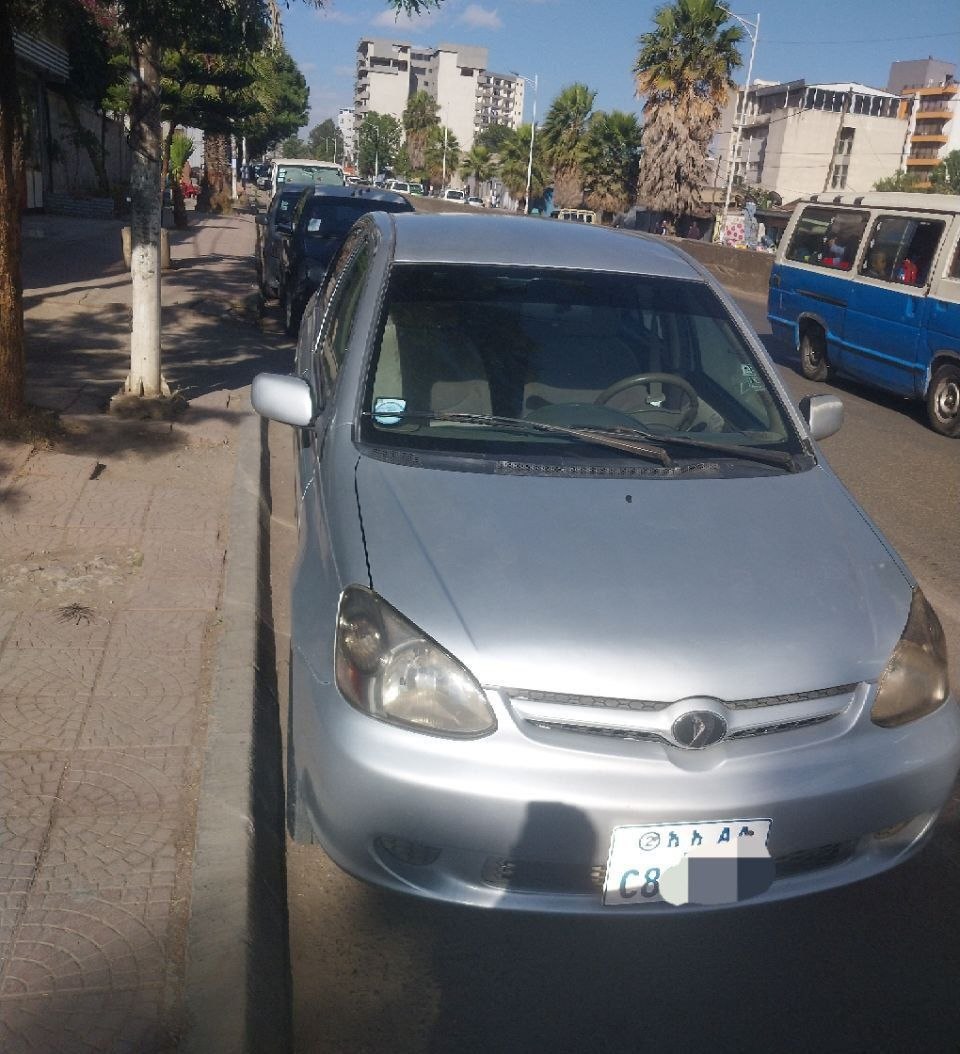 2005 Model-Toyota Platz