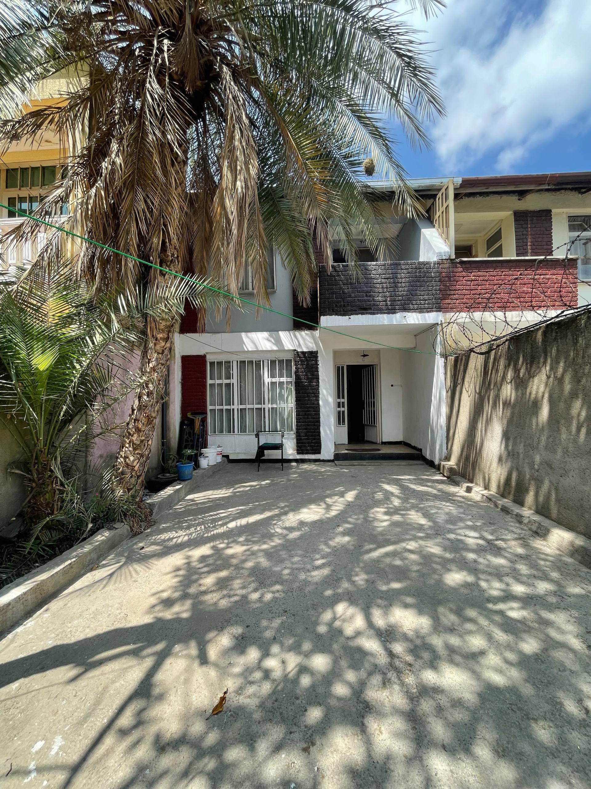 150 ካሬ የሚከራይ ጂ+1 ቤት በቦሌ