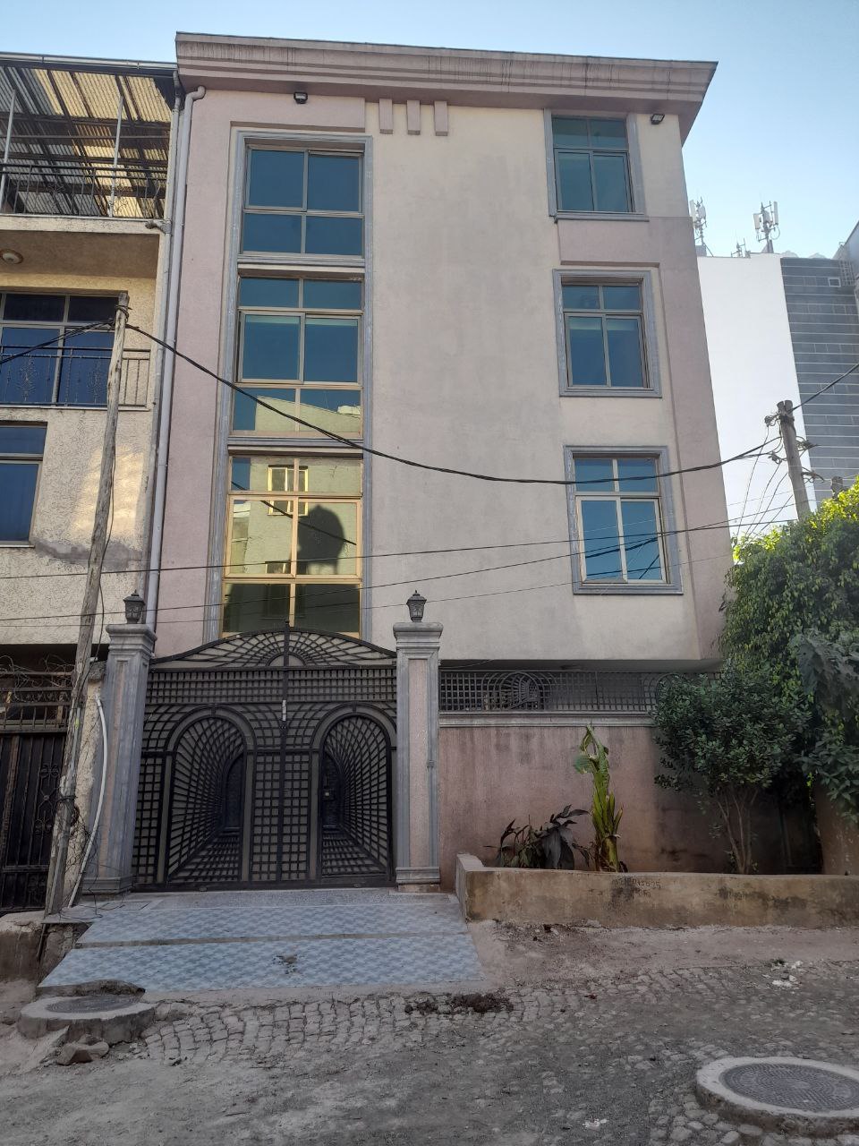 72 ካሬ የሚሸጥ G+3 ቤት በሰሚት 72