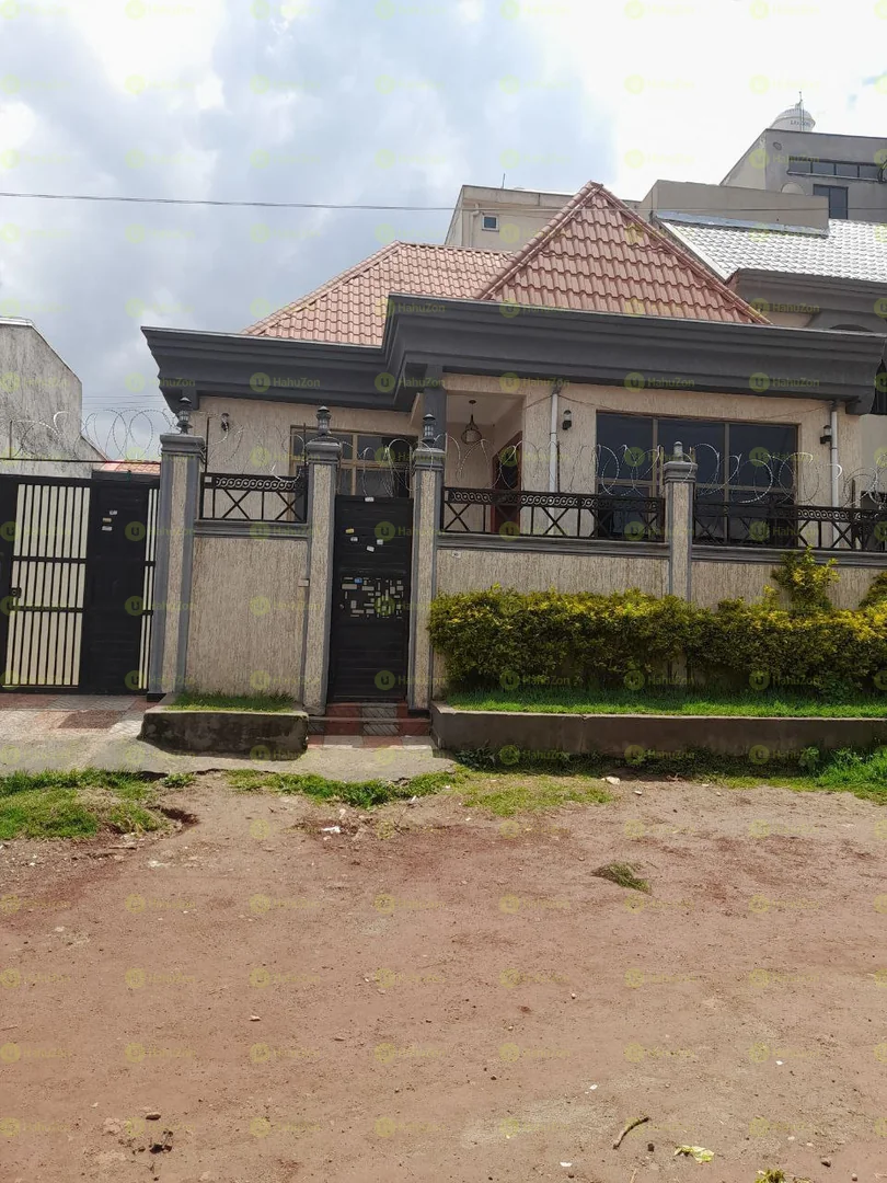 200 ካሬ የሚሸጥ ቪላ ቤት በሰሚት