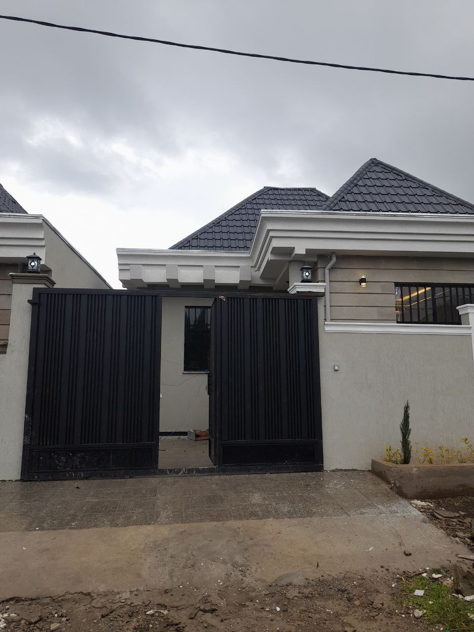 153 ካሬ የሚሸጥ ቪላ ቤት በሰሚት