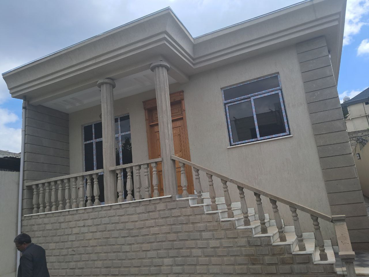 240 ካሬ የሚሸጥ ቪላ ቤት በኮተቤ 02