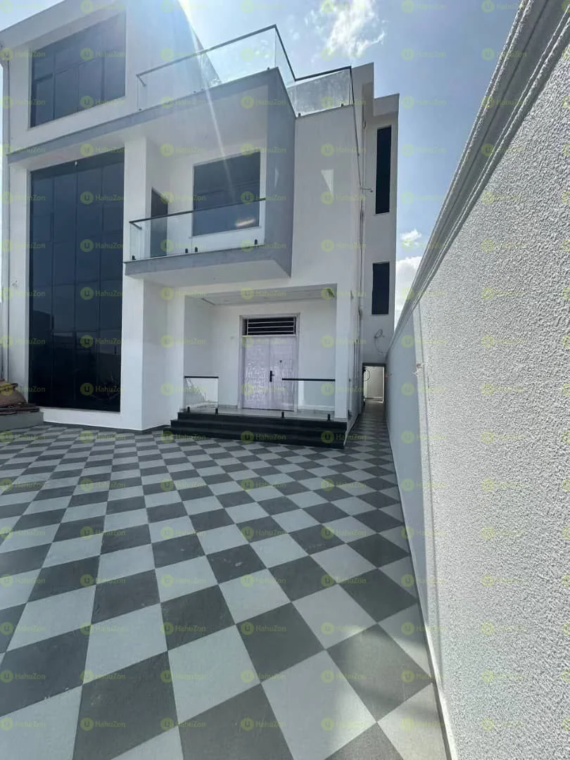 240 ካሬ የሚሸጥ G+2 ቤት በወሰን