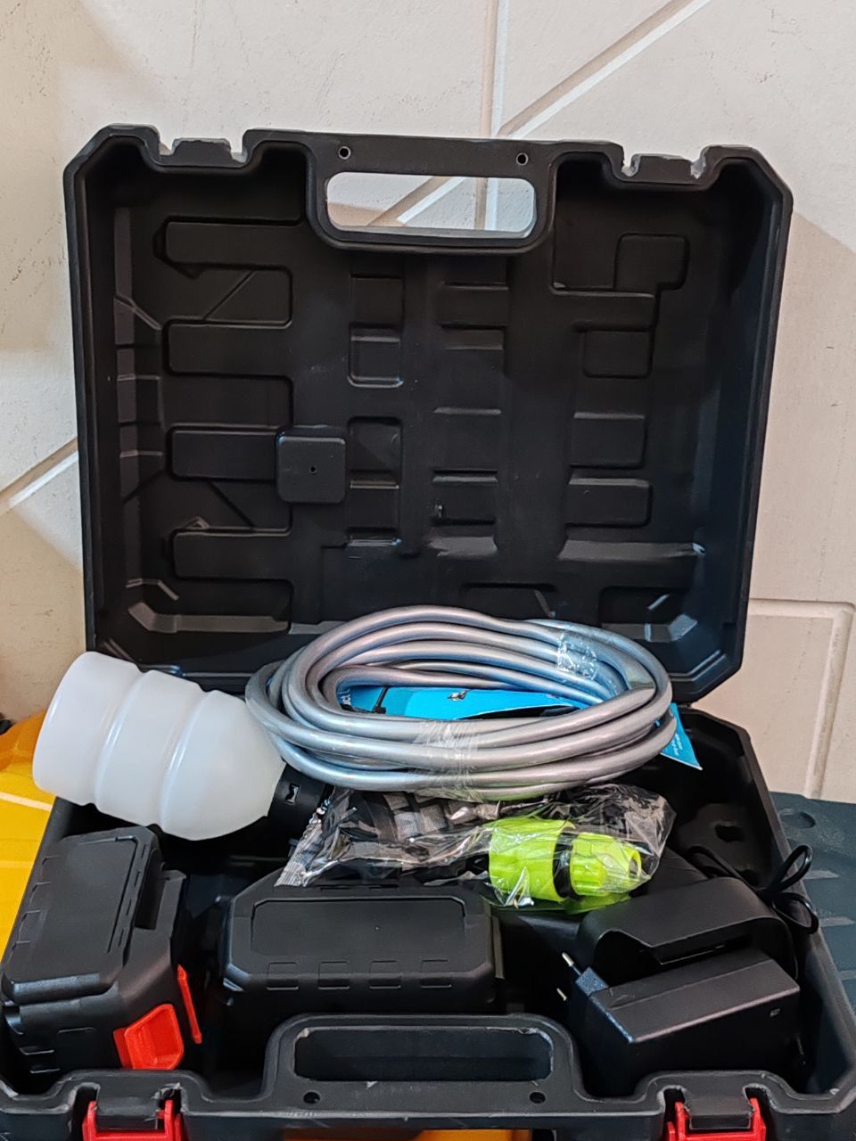 Rechargeable Pressure Washer