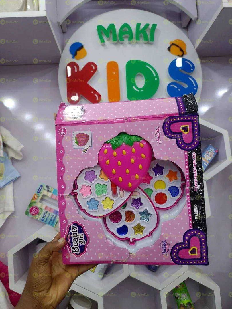 የልጆች የኮስሞቲክስ ሴት