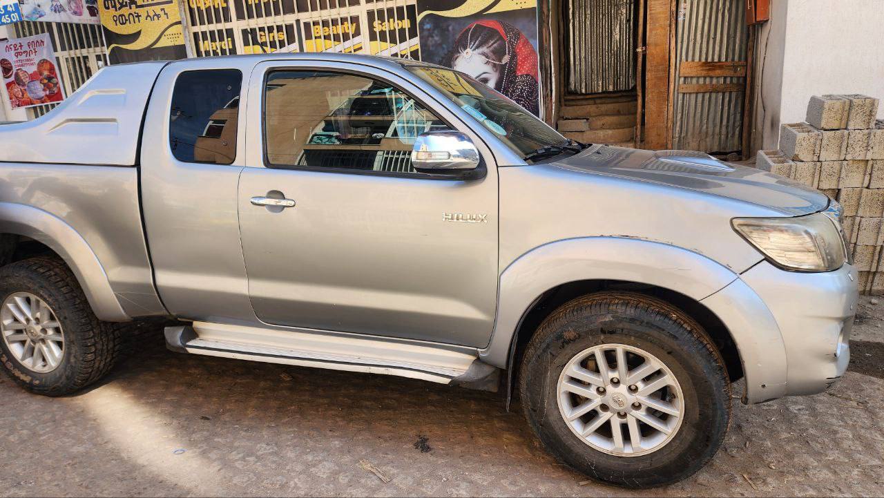 2015 Model-Toyota Hilux King Cab