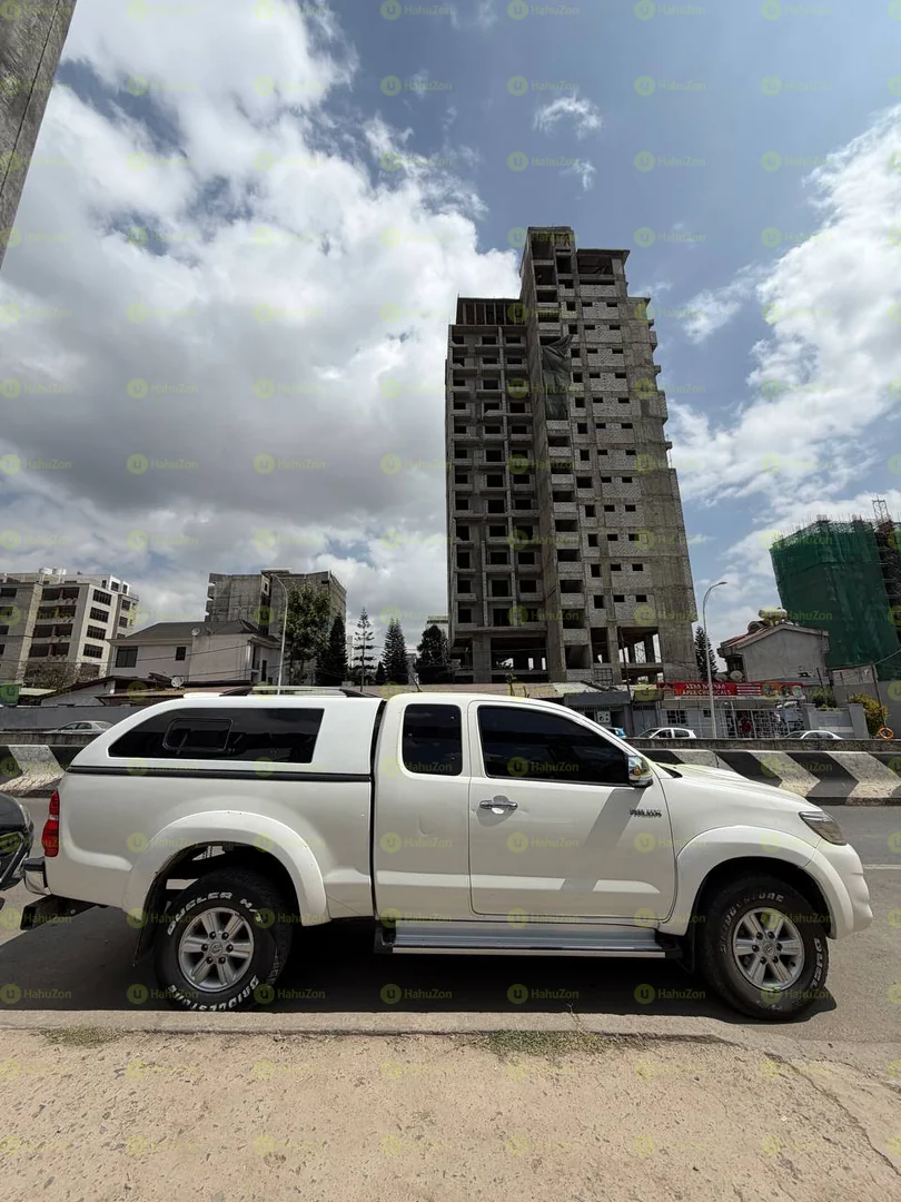 2013 Model-Toyota Hilux Extra Cab