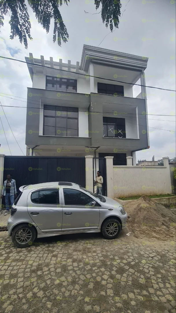 175 ካሬ የሚሸጥ B+G+2 ቤት በላምበረት