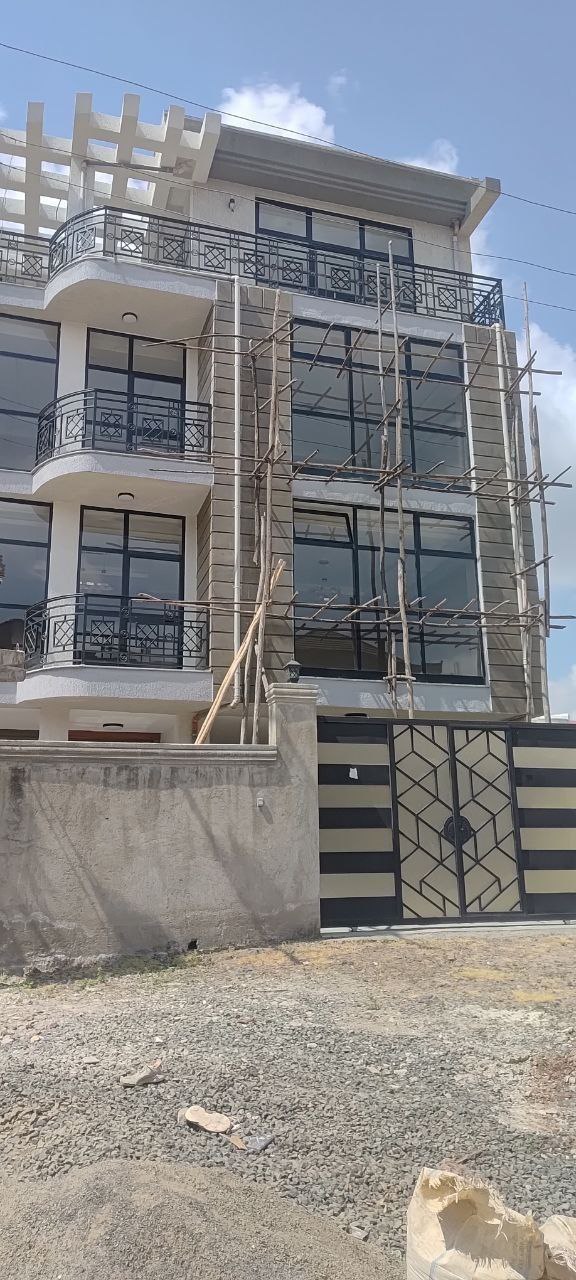 150 ካሬ ይሚሸጥ G+3 ቤት በአያት