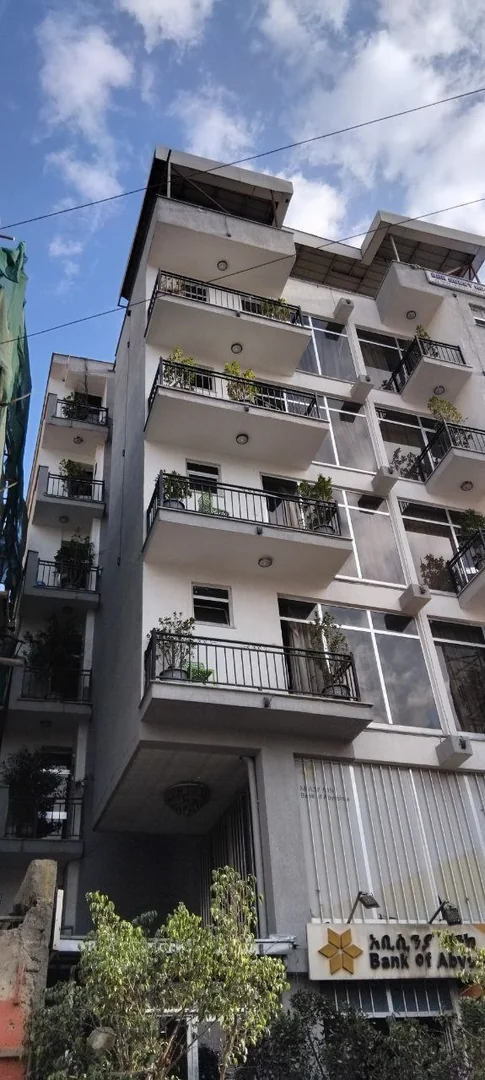 270 ካሬ የሚሸጥ G+6 ህንጻ በቦሌ ሚካኤል