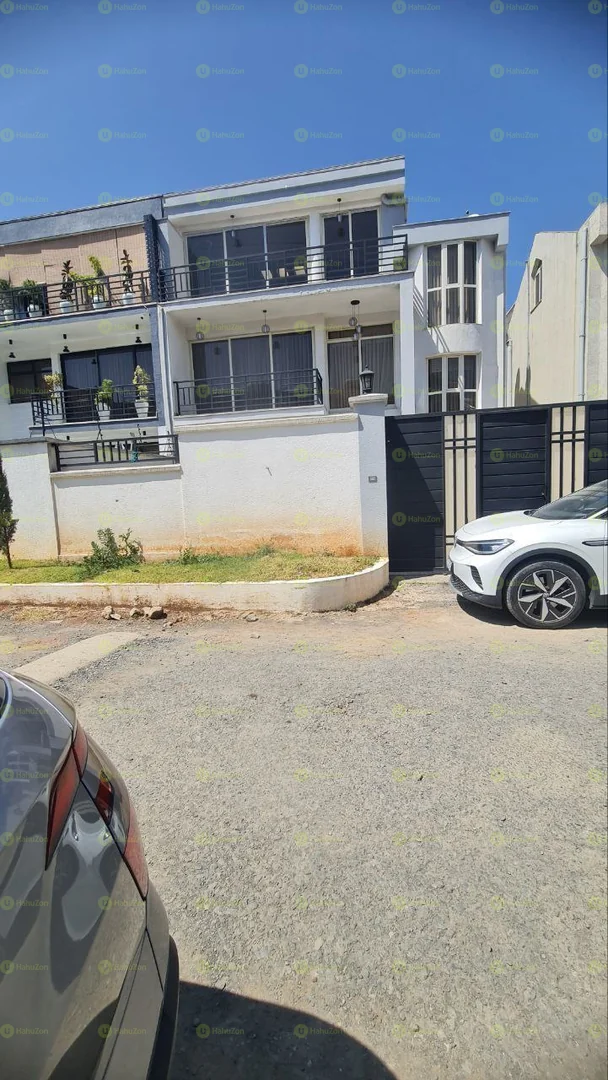 204 ካሬ የሚሸጥ ቤት በአያት