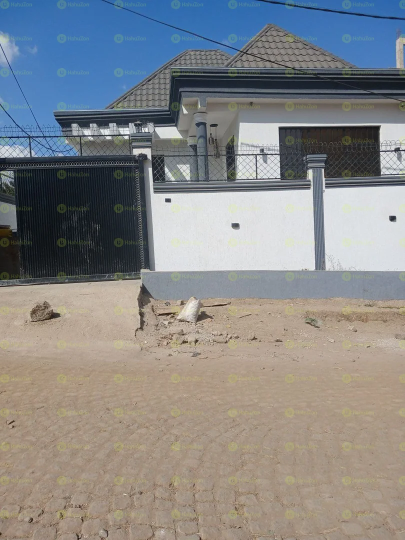 165 ካሬ የሚሸጥ ቤት በአያት