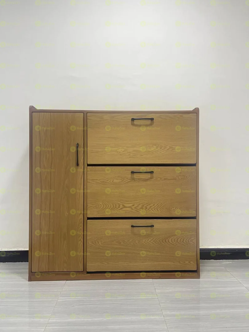 ክላሲክ ቀላል የጫማ መደርደሪያ