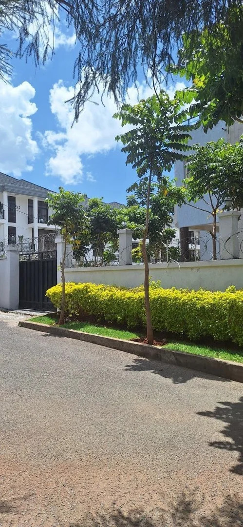 315 ካሬ የሚሸጥ B+G+2 ቤት በአያት