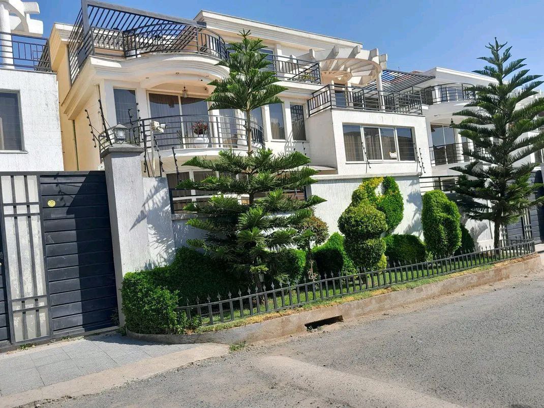 284 ካሬ የሚሸጥ G+2 ቤት በአያት