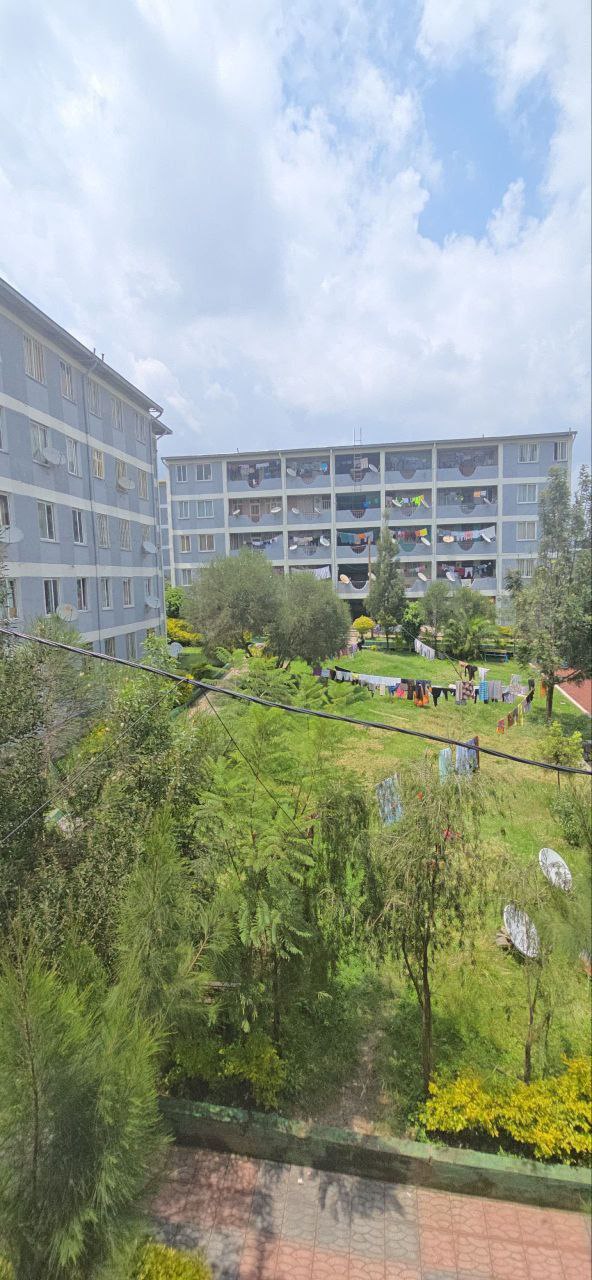 47 ካሬ የሚሸጥ የሚሸጥ 20/80 ኮንዶሚኒየም በሰሚት