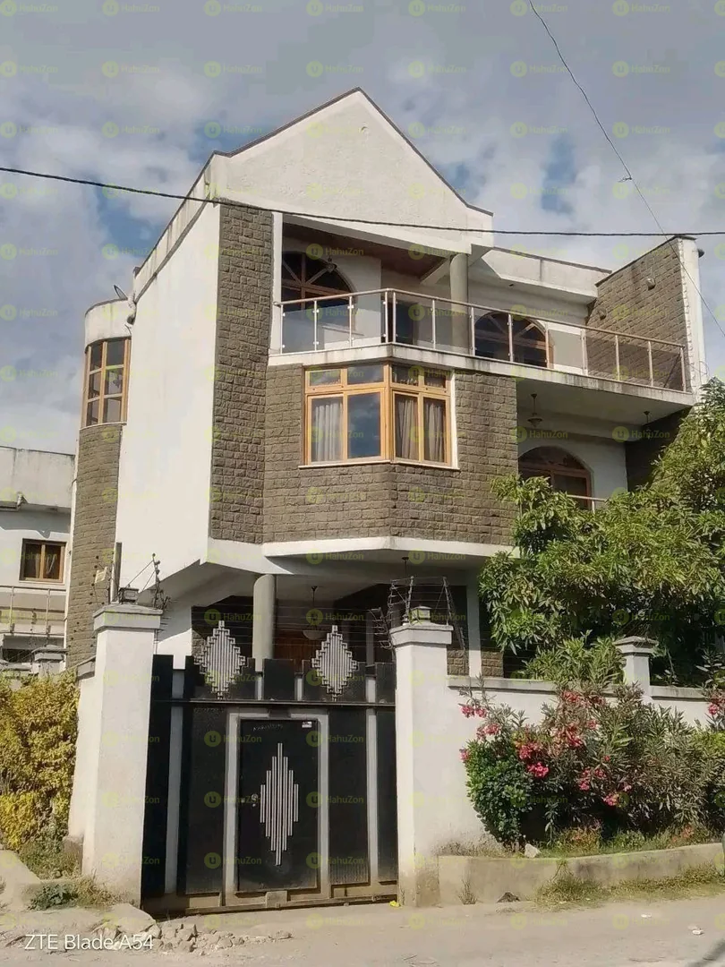 175 ካሬ የሚሸጥ G+2 ቤት በሰሚት ዋሽንግተን