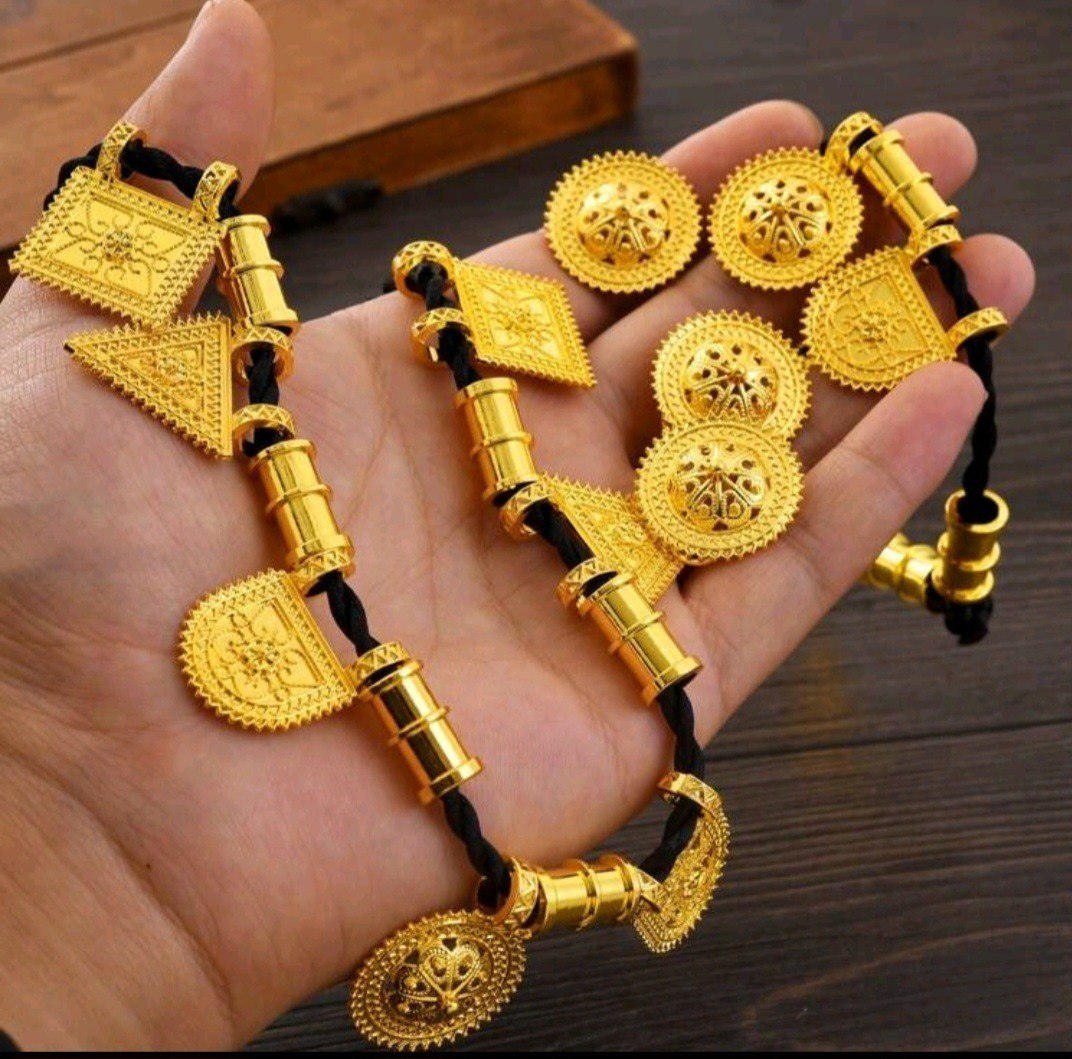 4 ፒስ የባህላዊ ልብስ ጌጥ