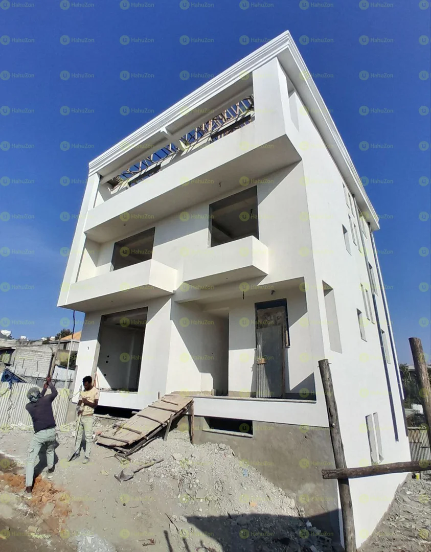 250 ካሬ የሚሸጥ G+2 ቤት በአያት